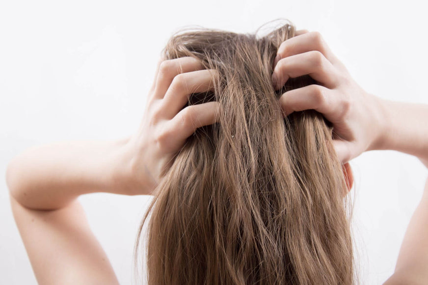 DOULEUR AU CUIR CHEVELU : POURQUOI J’AI MAL ?