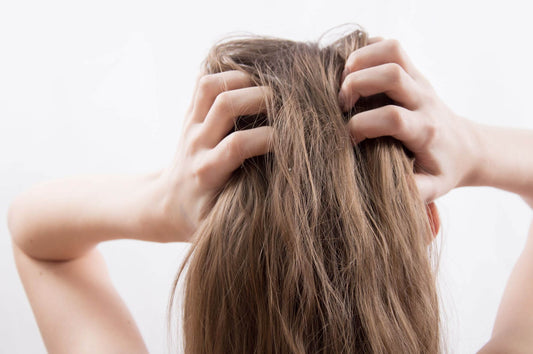 DOULEUR AU CUIR CHEVELU : POURQUOI J’AI MAL ?