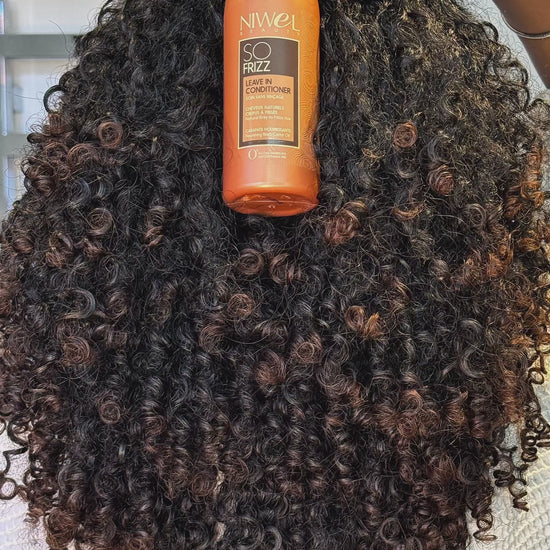 Vidéo routine cheveux frisés et crépus avec utilisation produits (format 1L)