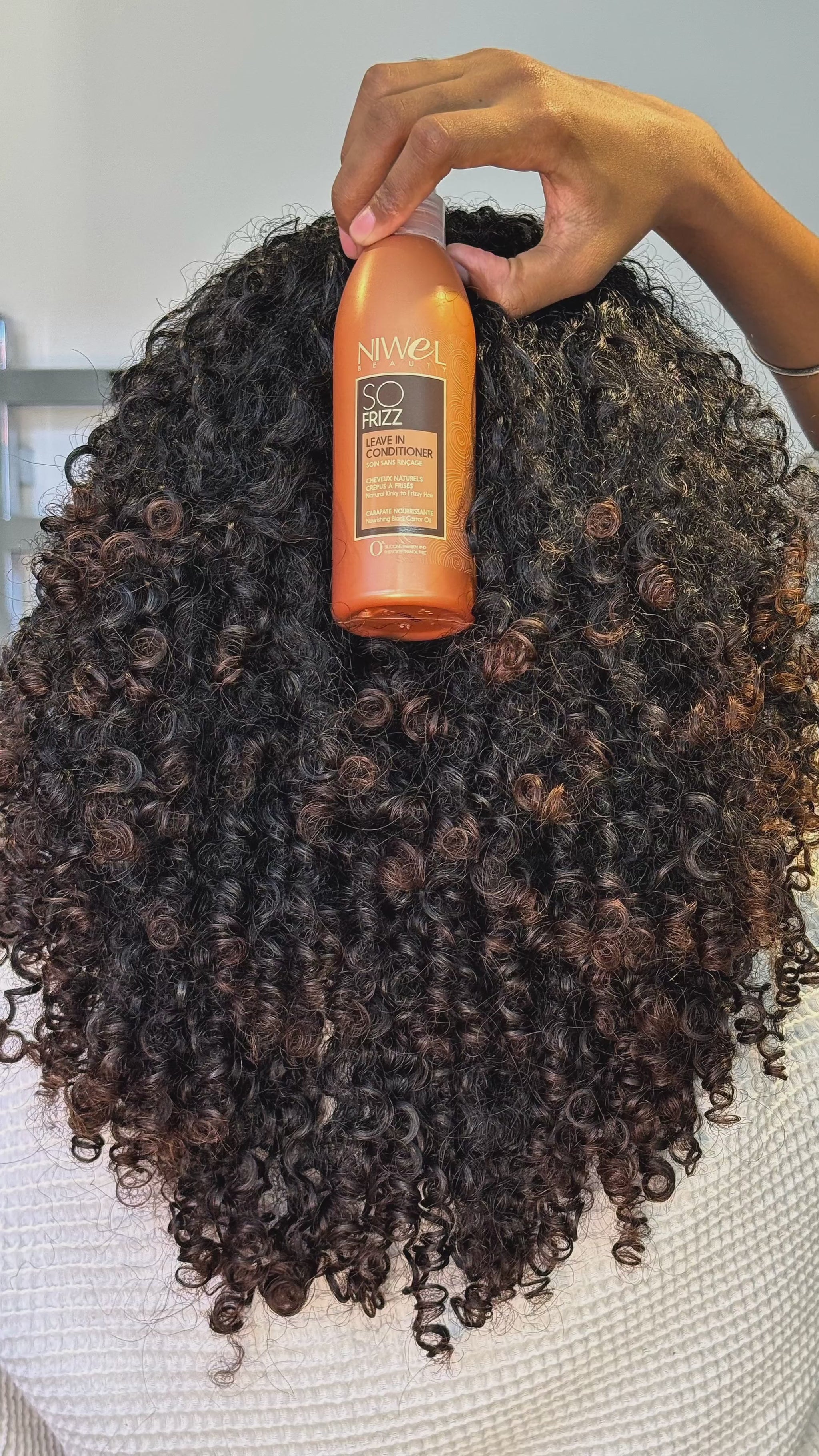 Vidéo routine cheveux frisés et crépus avec utilisation produits (format 1L)